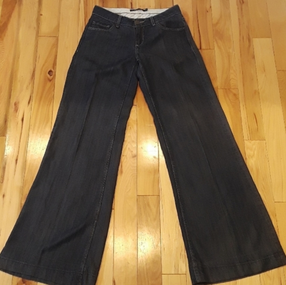 Zara woman jeans wide leg size 4 ...............P1
